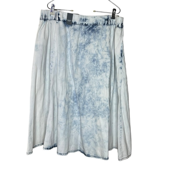 Torrid Acid Washed Lightweight Skirt Sz 1 (14-16) - Picture 2 of 7